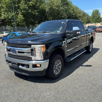 Photos of 2017 Ford F-250SD XLT for sale in Indianapolis, IN at Indy Auto Man - Indianapolis