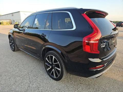 More photos of 2020 Volvo XC90 T6 Momentum at Indy Auto Man - Indianapolis, IN