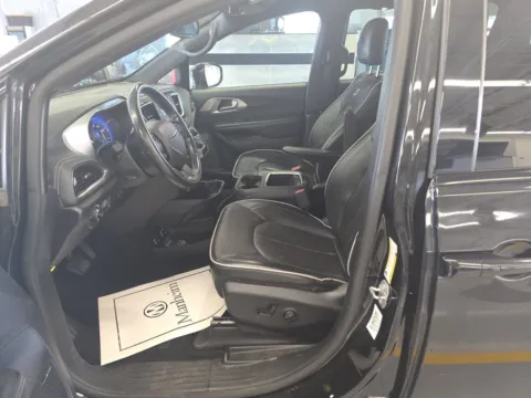 More photos of 2019 Chrysler Pacifica Limited at Indy Auto Man - Indianapolis, IN
