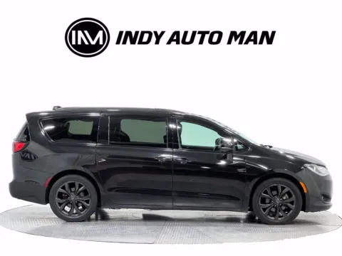 Another view of 2019 Chrysler Pacifica Limited for sale in Indianapolis, IN at Indy Auto Man - Indianapolis