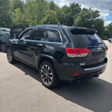 More photos of 2017 Jeep Grand Cherokee Overland at Indy Auto Man - Indianapolis, IN