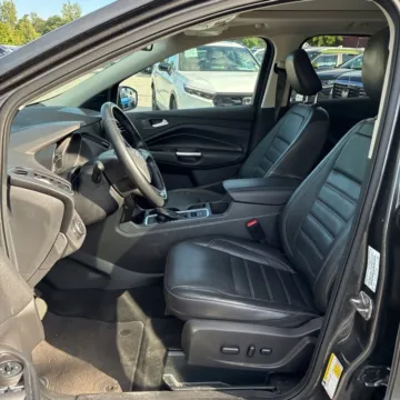 More photos of 2019 Ford Escape Titanium at Indy Auto Man - Indianapolis, IN