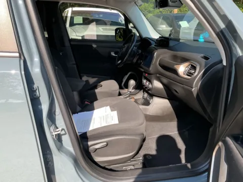 More photos of 2017 Jeep Renegade Latitude at Indy Auto Man - Indianapolis, IN