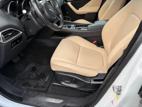 More photos of 2018 Jaguar F-PACE 20d Premium at Indy Auto Man - Indianapolis, IN
