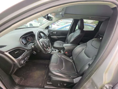 More photos of 2019 Jeep Cherokee Limited at Indy Auto Man - Indianapolis, IN
