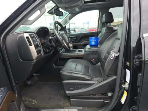 More photos of 2018 GMC Sierra 2500 HD Denali at Indy Auto Man - Indianapolis, IN