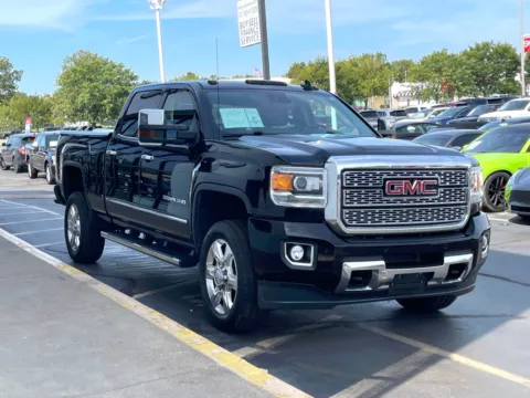Photos of 2018 GMC Sierra 2500 HD Denali for sale in Indianapolis, IN at Indy Auto Man - Indianapolis