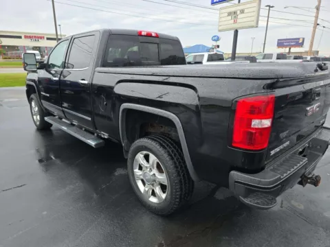 More photos of 2018 GMC Sierra 2500 HD Denali at Indy Auto Man - Indianapolis, IN