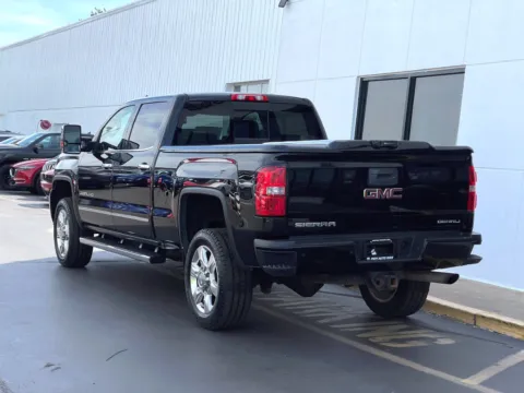 More photos of 2018 GMC Sierra 2500 HD Denali at Indy Auto Man - Indianapolis, IN