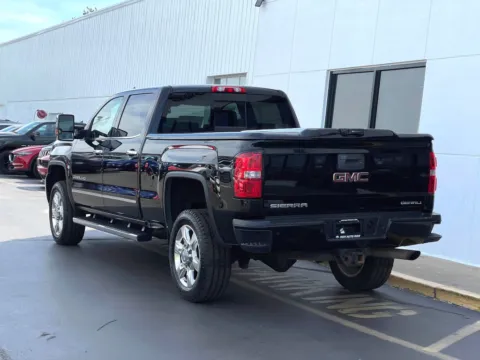 More photos of 2018 GMC Sierra 2500 HD Denali at Indy Auto Man - Indianapolis, IN