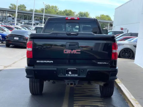 More photos of 2018 GMC Sierra 2500 HD Denali at Indy Auto Man - Indianapolis, IN