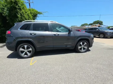 Photos of 2021 Jeep Cherokee Limited for sale in Indianapolis, IN at Indy Auto Man - Indianapolis