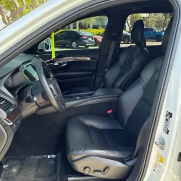 More photos of 2019 Volvo XC90 T5 Momentum at Indy Auto Man - Indianapolis, IN