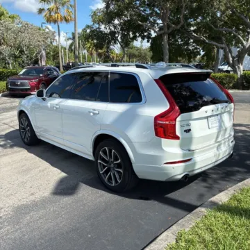 More photos of 2019 Volvo XC90 T5 Momentum at Indy Auto Man - Indianapolis, IN