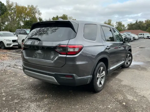 Another view of 2024 Honda Pilot EX-L 7 Passenger for sale in Indianapolis, IN at Indy Auto Man - Indianapolis