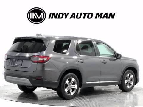 More photos of 2024 Honda Pilot EX-L 7 Passenger at Indy Auto Man - Indianapolis, IN