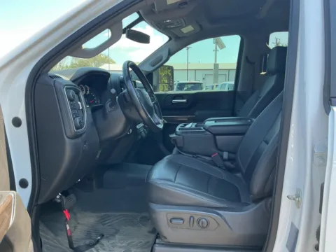 More photos of 2022 Chevrolet Silverado 2500 HD LT at Indy Auto Man - Indianapolis, IN