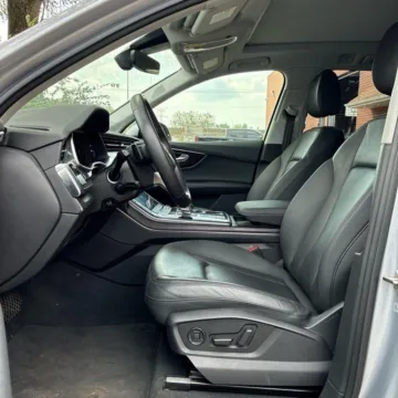 More photos of 2022 Audi Q7 55 Premium Plus quattro at Indy Auto Man - Indianapolis, IN