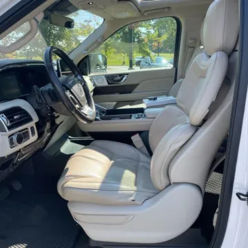 More photos of 2019 Lincoln Navigator L Reserve at Indy Auto Man - Indianapolis, IN