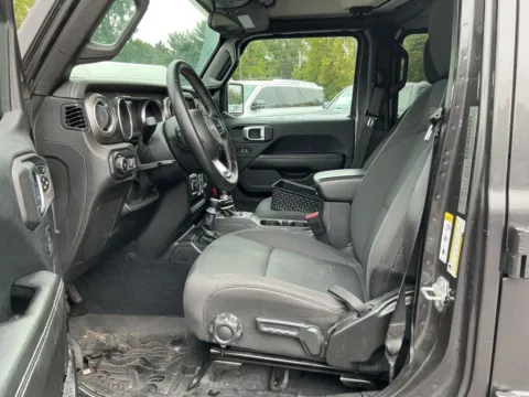 More photos of 2018 Jeep Wrangler Unlimited Sahara at Indy Auto Man - Indianapolis, IN