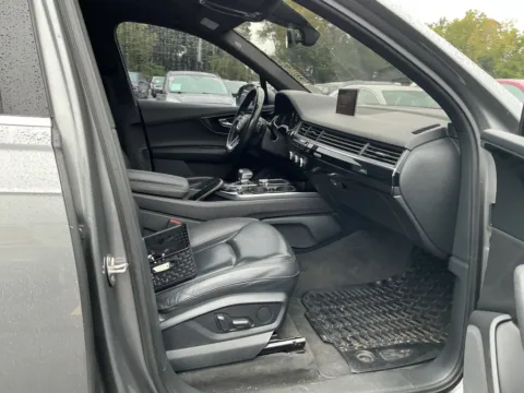 More photos of 2017 Audi Q7 3.0T Premium Plus quattro at Indy Auto Man - Indianapolis, IN