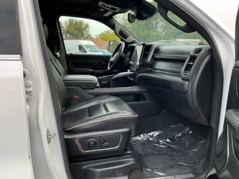 More photos of 2022 Ram 1500 Limited at Indy Auto Man - Indianapolis, IN