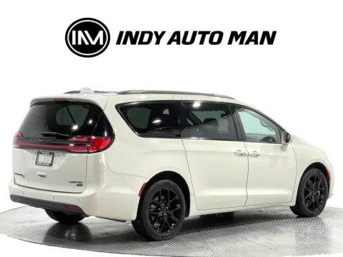 More photos of 2021 Chrysler Pacifica Limited at Indy Auto Man - Indianapolis, IN