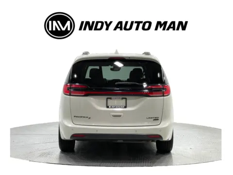 More photos of 2021 Chrysler Pacifica Limited at Indy Auto Man - Indianapolis, IN