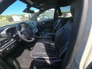 More photos of 2021 Chrysler Pacifica Limited at Indy Auto Man - Indianapolis, IN