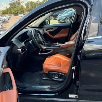 More photos of 2019 Jaguar F-PACE 30t Portfolio at Indy Auto Man - Indianapolis, IN