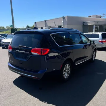 Another view of 2018 Chrysler Pacifica Touring L for sale in Indianapolis, IN at Indy Auto Man - Indianapolis