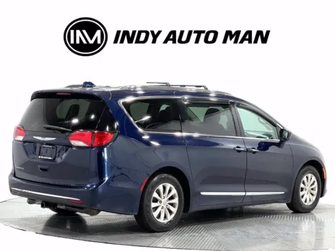 More photos of 2018 Chrysler Pacifica Touring L at Indy Auto Man - Indianapolis, IN