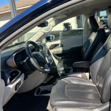 More photos of 2018 Chrysler Pacifica Touring L at Indy Auto Man - Indianapolis, IN