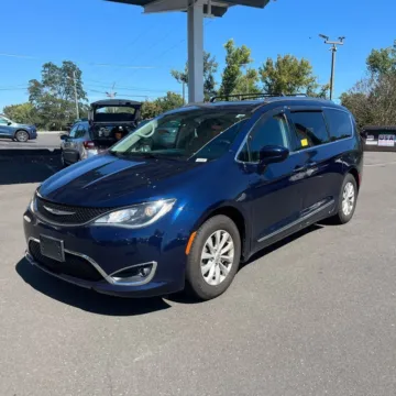 Photos of 2018 Chrysler Pacifica Touring L for sale in Indianapolis, IN at Indy Auto Man - Indianapolis