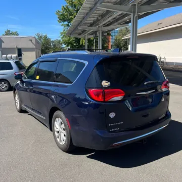 More photos of 2018 Chrysler Pacifica Touring L at Indy Auto Man - Indianapolis, IN
