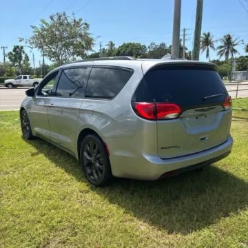 More photos of 2020 Chrysler Pacifica Touring L Plus at Indy Auto Man - Indianapolis, IN