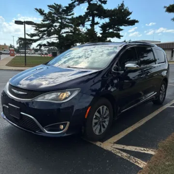 Photos of 2020 Chrysler Pacifica Hybrid Limited for sale in Indianapolis, IN at Indy Auto Man - Indianapolis
