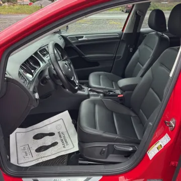 More photos of 2017 Volkswagen Golf Alltrack TSI S 4Motion at Indy Auto Man - Indianapolis, IN