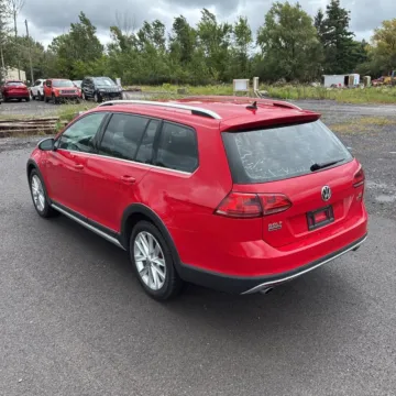 More photos of 2017 Volkswagen Golf Alltrack TSI S 4Motion at Indy Auto Man - Indianapolis, IN