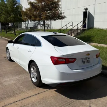More photos of 2021 Chevrolet Malibu LS 1FL at Indy Auto Man - Indianapolis, IN