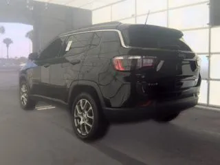 More photos of 2022 Jeep Compass Latitude Lux at Indy Auto Man - Indianapolis, IN