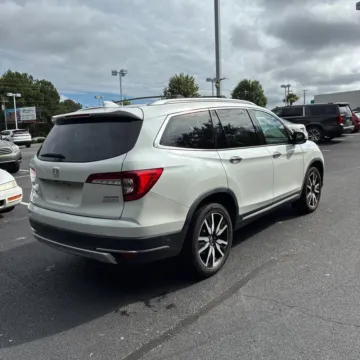 Another view of 2020 Honda Pilot Touring 7 Passenger for sale in Indianapolis, IN at Indy Auto Man - Indianapolis