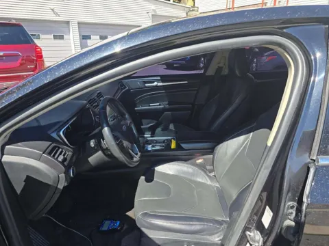 More photos of 2020 Ford Fusion Titanium at Indy Auto Man - Indianapolis, IN