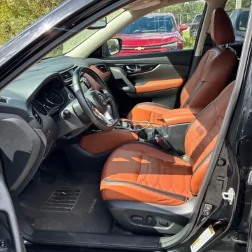 More photos of 2019 Nissan Rogue SL at Indy Auto Man - Indianapolis, IN