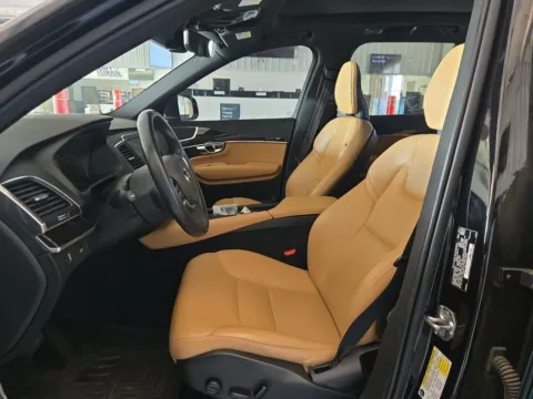 More photos of 2019 Volvo XC90 T6 Momentum at Indy Auto Man - Indianapolis, IN