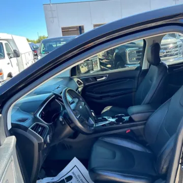 More photos of 2017 Ford Edge Titanium at Indy Auto Man - Indianapolis, IN