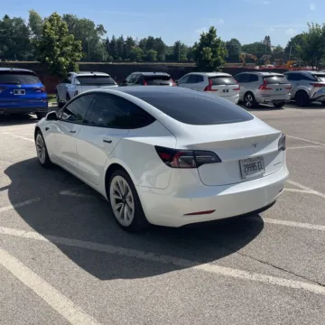 More photos of 2021 Tesla Model 3 Long Range at Indy Auto Man - Indianapolis, IN