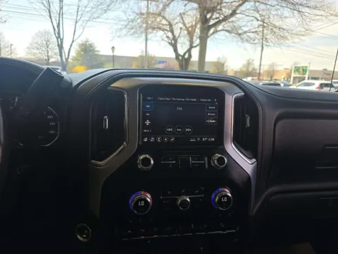 More photos of 2019 GMC Sierra 1500 SLT at Indy Auto Man - Indianapolis, IN