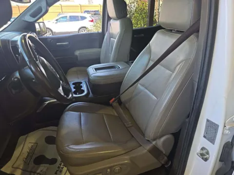 More photos of 2019 GMC Sierra 1500 SLT at Indy Auto Man - Indianapolis, IN