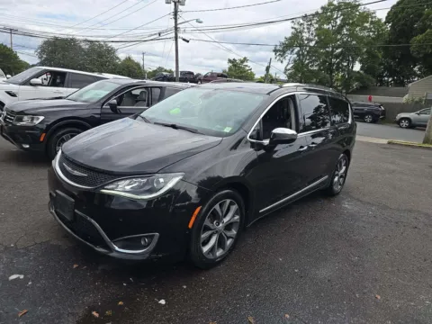 Photos of 2018 Chrysler Pacifica Limited for sale in Indianapolis, IN at Indy Auto Man - Indianapolis